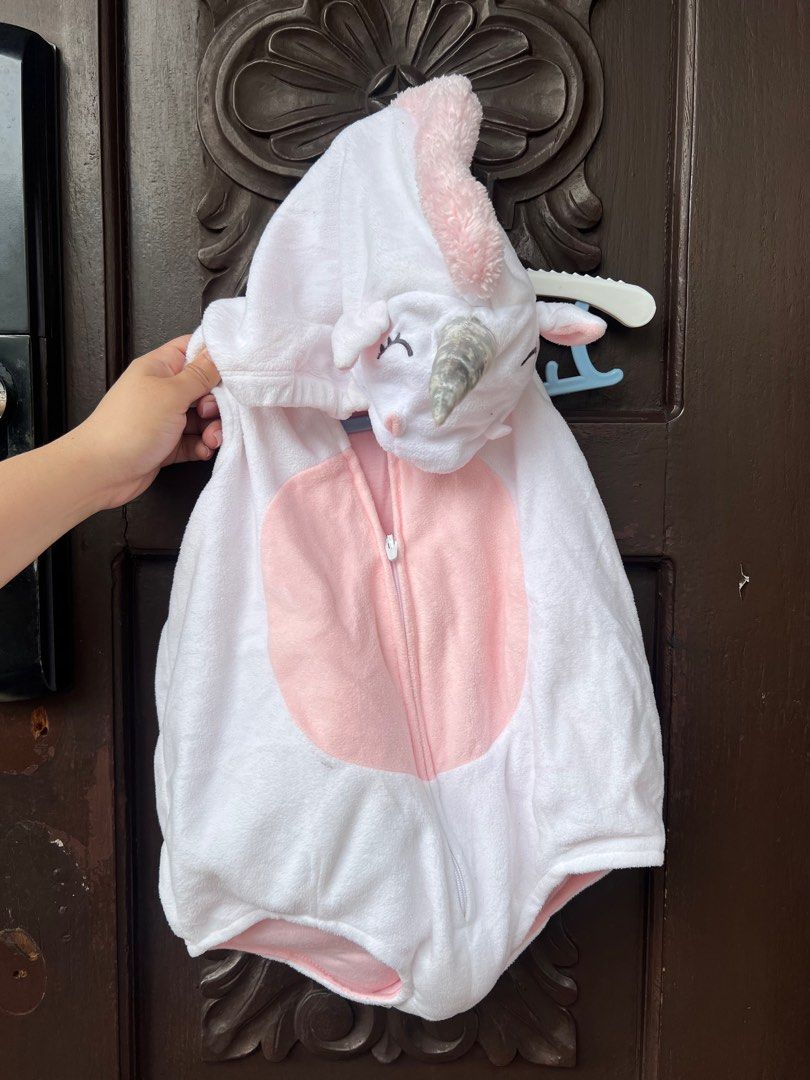 Carter's Unicorn Onesie 6-9 Months (Category: Babies & Kids Fashion) located in Quezon City. Submitted by zaria22 (Listing ID 1398921802, Image 1). Description: - Carter's unicorn onesie for babies (6-9 months). - Soft, plush white and pink design. - Features a hood and zipper closure. - Includes a unicorn horn and ears. - Perfect for costumes or everyday wear. - Needs wash.