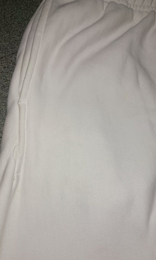 CHAMPION WHITE REVERSE WEAVE SWEATPANTS/JOGGERS (Category: Joggers) located in Lucban. Submitted by goodsheetcollection (Listing ID 1398934277, Image 3). Description: good condition (may stain lang sa lower part) details indicated in photo visit shop for more items like this pm for more details.