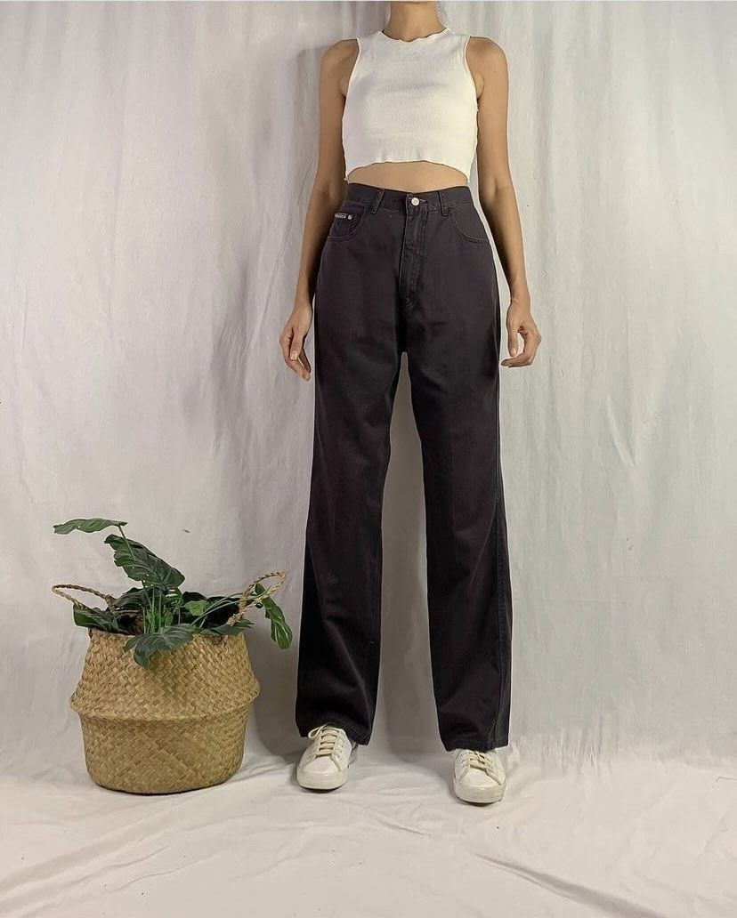 High Waist Charcoal Gray Pants (Category: Jeans) located in Pateros City. Submitted by mbc21 (Listing ID 1398914114, Image 1). Description: Charcoal Gray Pants. HQ! Waist: 26-27” Length: 40” Hips: 39” Condition: 10/10 Note: Color may vary due to lighting ‼️Get a discount if you buy 2 or more jeans (check my other listings) Model’s Measurements: Waist: 26” Hips: 35” Height: 5’3.