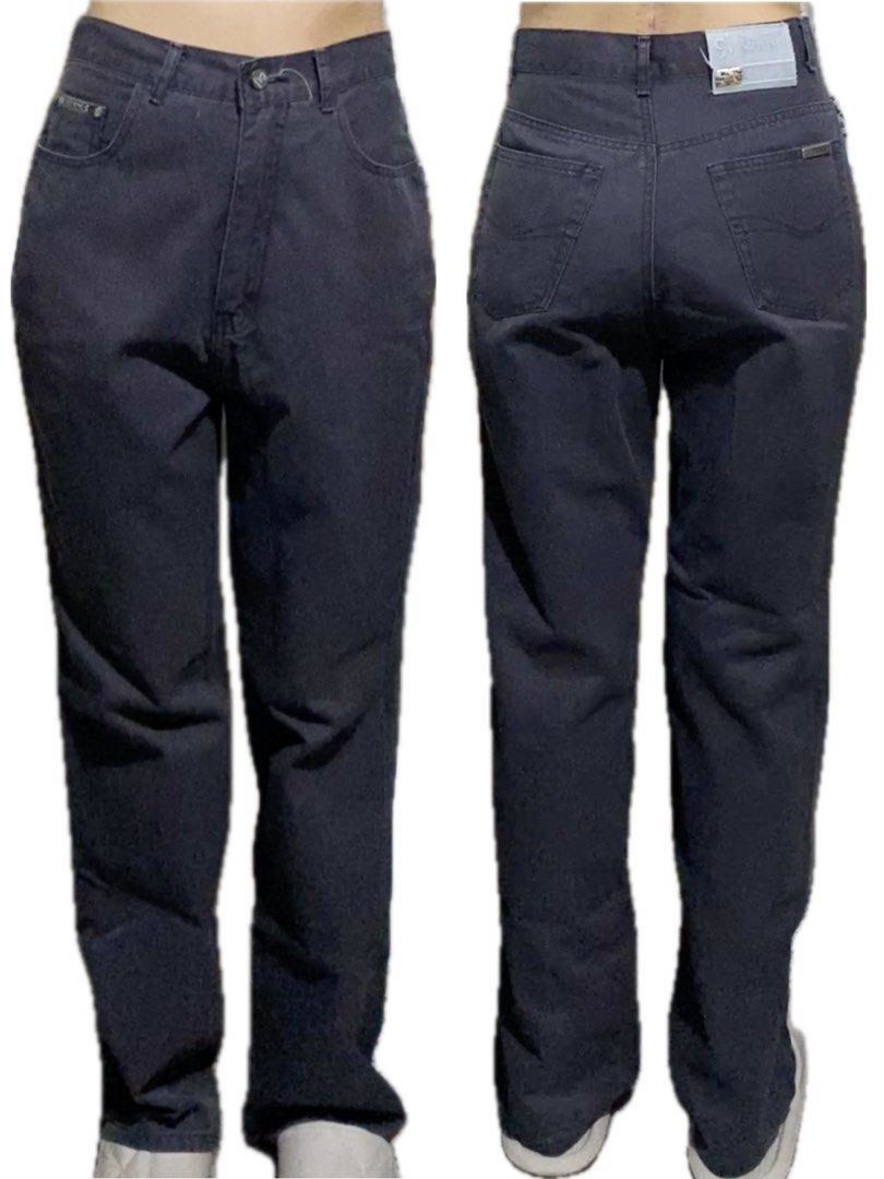 High Waist Charcoal Gray Pants (Category: Jeans) located in Pateros City. Submitted by mbc21 (Listing ID 1398914114, Image 2). Description: Charcoal Gray Pants. HQ! Waist: 26-27” Length: 40” Hips: 39” Condition: 10/10 Note: Color may vary due to lighting ‼️Get a discount if you buy 2 or more jeans (check my other listings) Model’s Measurements: Waist: 26” Hips: 35” Height: 5’3.