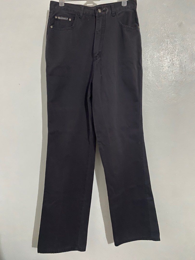 High Waist Charcoal Gray Pants (Category: Jeans) located in Pateros City. Submitted by mbc21 (Listing ID 1398914114, Image 3). Description: Charcoal Gray Pants. HQ! Waist: 26-27” Length: 40” Hips: 39” Condition: 10/10 Note: Color may vary due to lighting ‼️Get a discount if you buy 2 or more jeans (check my other listings) Model’s Measurements: Waist: 26” Hips: 35” Height: 5’3.