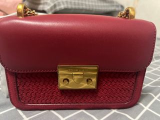 Charles & Keith 紅色斜背包64202485793410110