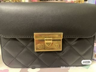 Charles & Keith 經典格紋肩背包64204045973633110