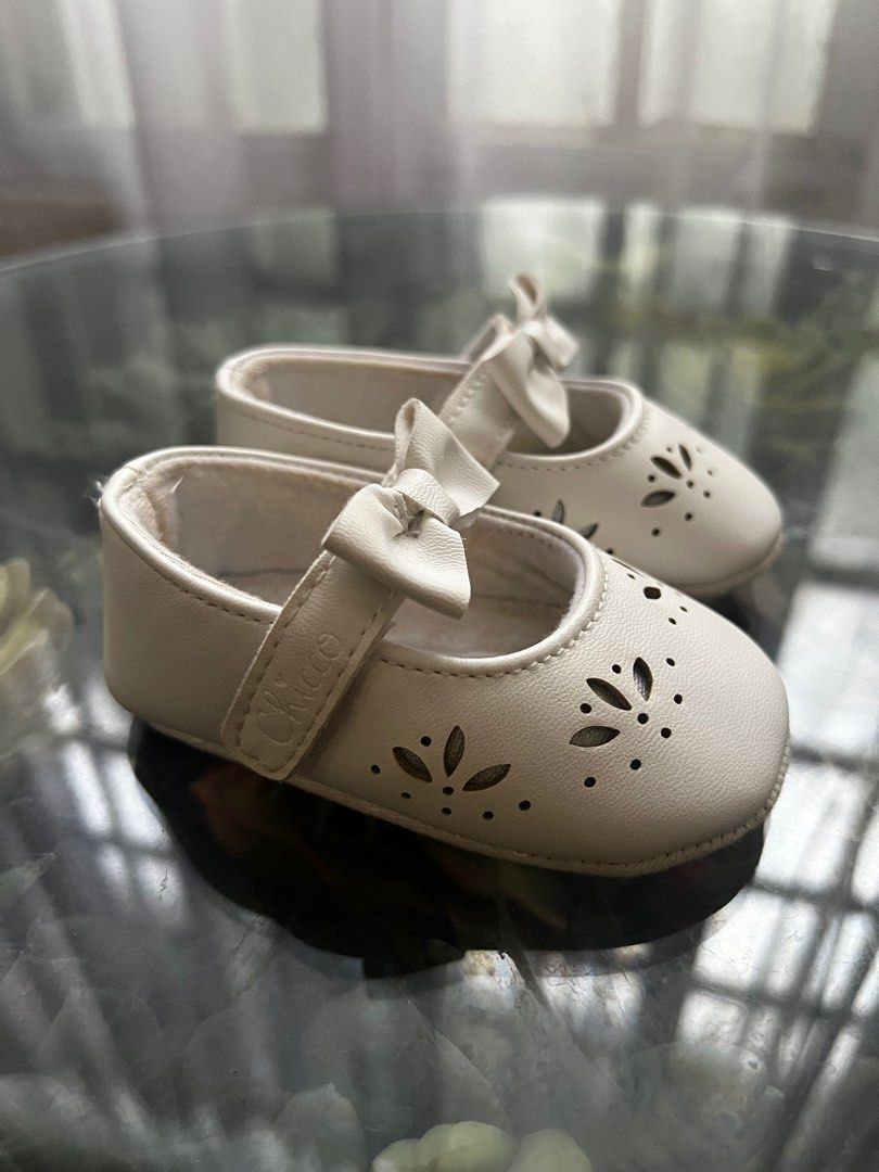 Chicco Baby White Shoes (Category: Babies & Kids Fashion) located in Quezon City. Submitted by raidmystyle (Listing ID 1398992968, Image 3). Description: Used once W/Box.