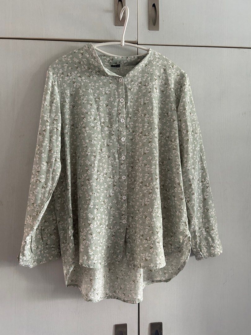Clothes Bundle (Category: Longsleeves) located in Singapore. Submitted by ___sellingprelovedthings___ (Listing ID 1398967878, Image 2). Description: worn previously but i dont reach out for them anymore , pls help me clear! 1pc -> $8 3pcs(all) ->$15 my prices are stated above, no negos :).