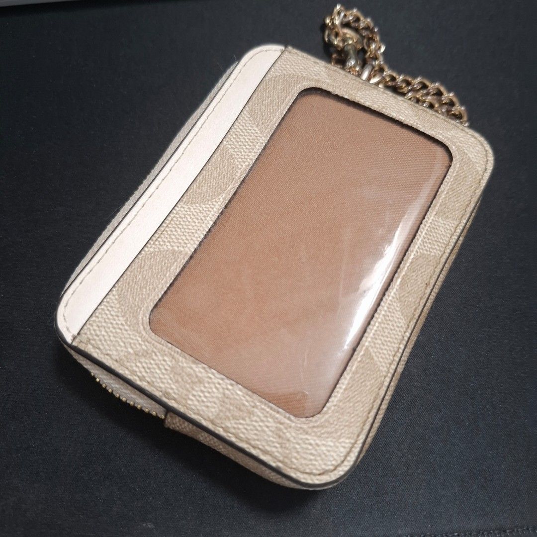 Coach card case (Category: Luxury Bags & Wallets) located in Pinamalayan. Submitted by chay0921 (Listing ID 1398944708, Image 3). Description: like new medyo madumi lang.