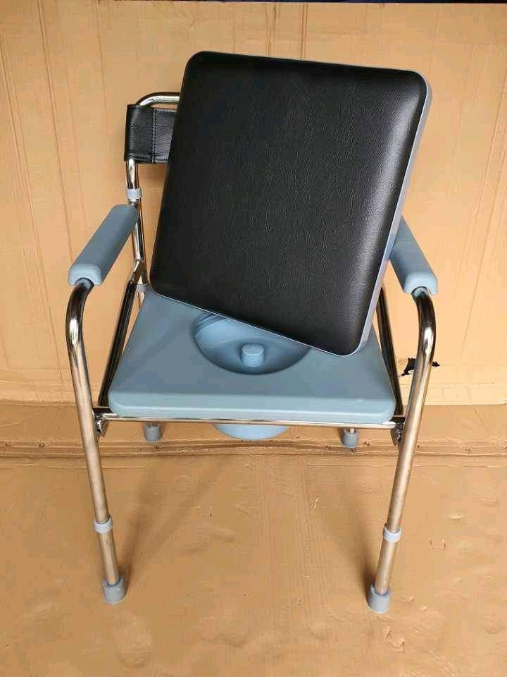 Commodechair with foam‼️‼️ (Category: Medical Supplies & Tools) located in Manila. Submitted by atarah1225 (Listing ID 1398912993, Image 1). Description: .