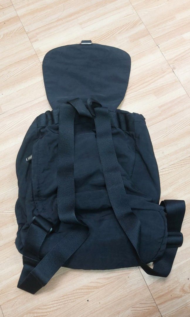 Converse One Star Nylon Rucksack Backpack (Category: Backpacks) located in Manila. Submitted by myelite.otakuworld (Listing ID 1398909506, Image 2). Description: Converse One Star Backpack Nylon Material Used but good condition, no tears..