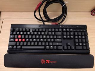 Corsair Mechanical Keyboard with Wrist Rest64203549707649110