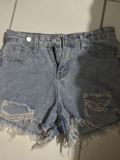 (Category: ) located in . Submitted by ct.closet (Listing ID 1397895870, Image 1). Description: .