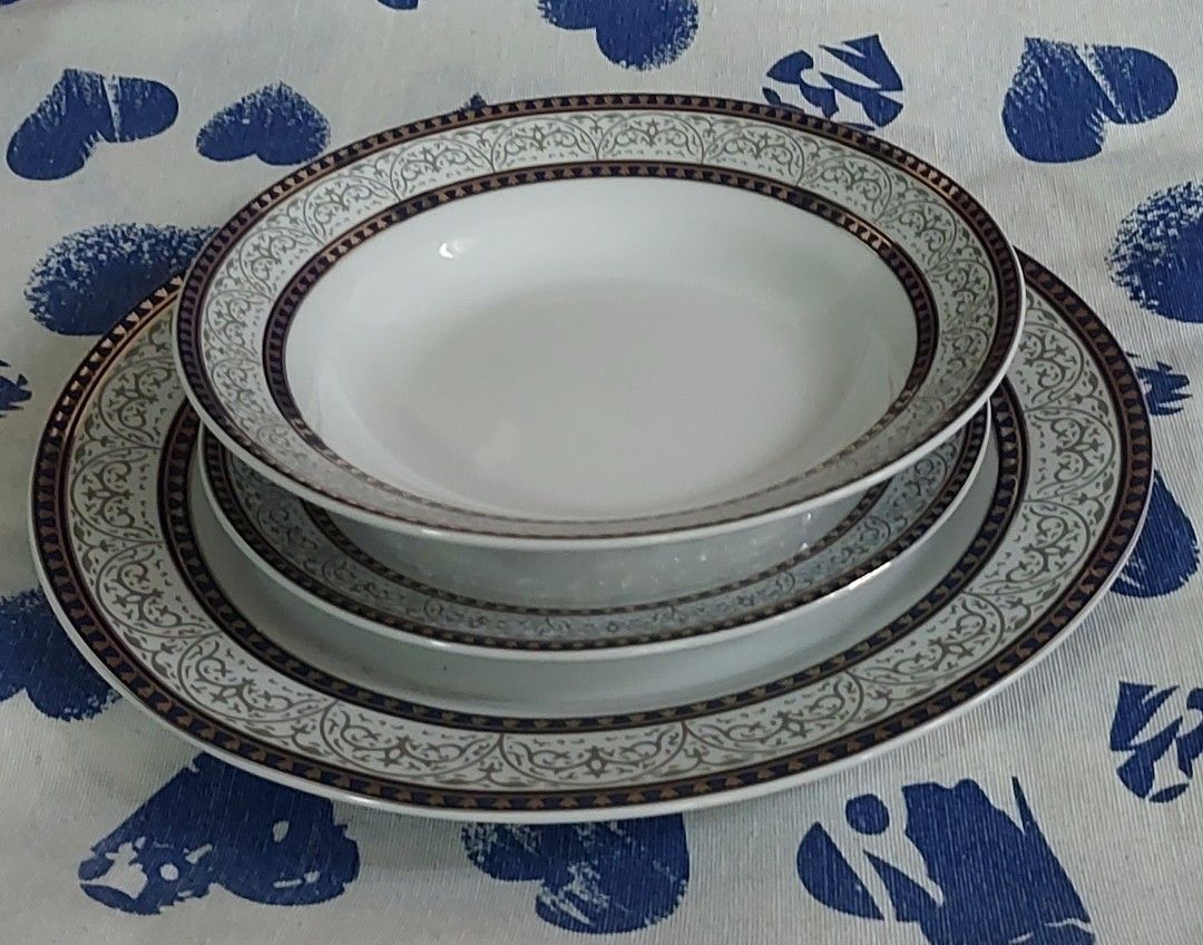 DINNERWARE SETS (Category: Dinnerware & Cutlery) located in Rodriguez. Submitted by grace4marl (Listing ID 1398920700, Image 2). Description: •Good quality Italian glazed ceramic; no brand. • Gold & blue rimmed plates. • Composition: - Set of 5 = 15 pieces P1900 - Set of 4 = 12 pieces P1600 - Set of 3 = 9 pieces P1200 • Dinner plate = 10.5 inches Soup bowl = 8 inches Dessert plate=8 inches.