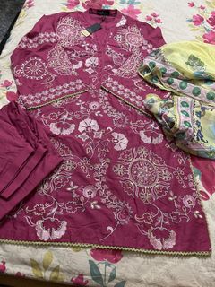 Embroidered Kurta Set with Dupatta64201643212546110