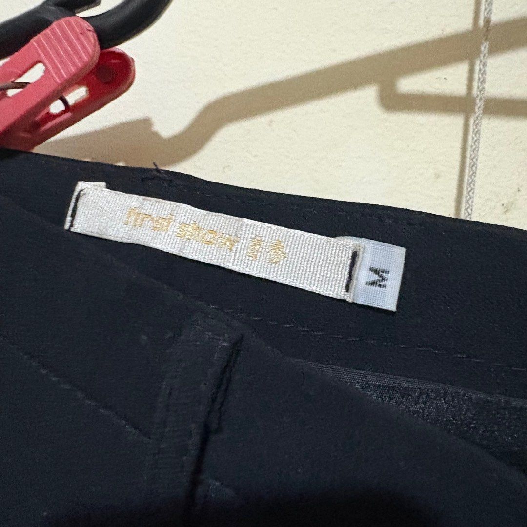 First Show Shorts - Black - Size M (Category: Shorts) located in Manila. Submitted by cheeksnihan (Listing ID 1398881558, Image 2). Description: - First Show black shorts - Size: M - Makapal ang tela never worn since malaki sa akin. .