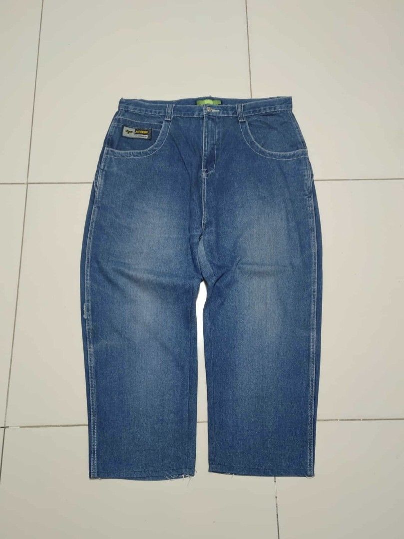 Open for Swap! Fox Jeans, Size 35 (Category: Jeans) located in Naga. Submitted by princessta62477 (Listing ID 1398934045, Image 1). Description: - Blue Fox jeans - Classic five-pocket design - Straight leg cut - Distinctive Fox logo and stitching on back pockets - Button and zipper closure - Made of denim.