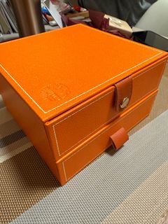 FREE !! Orange storage box, jewelry box, vacuum-sealed leather bag (only given to those in need)64203087687938110