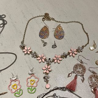 (Category: ) located in . Submitted by seraphinaaaa (Listing ID 1399024049, Image 1). Description: .