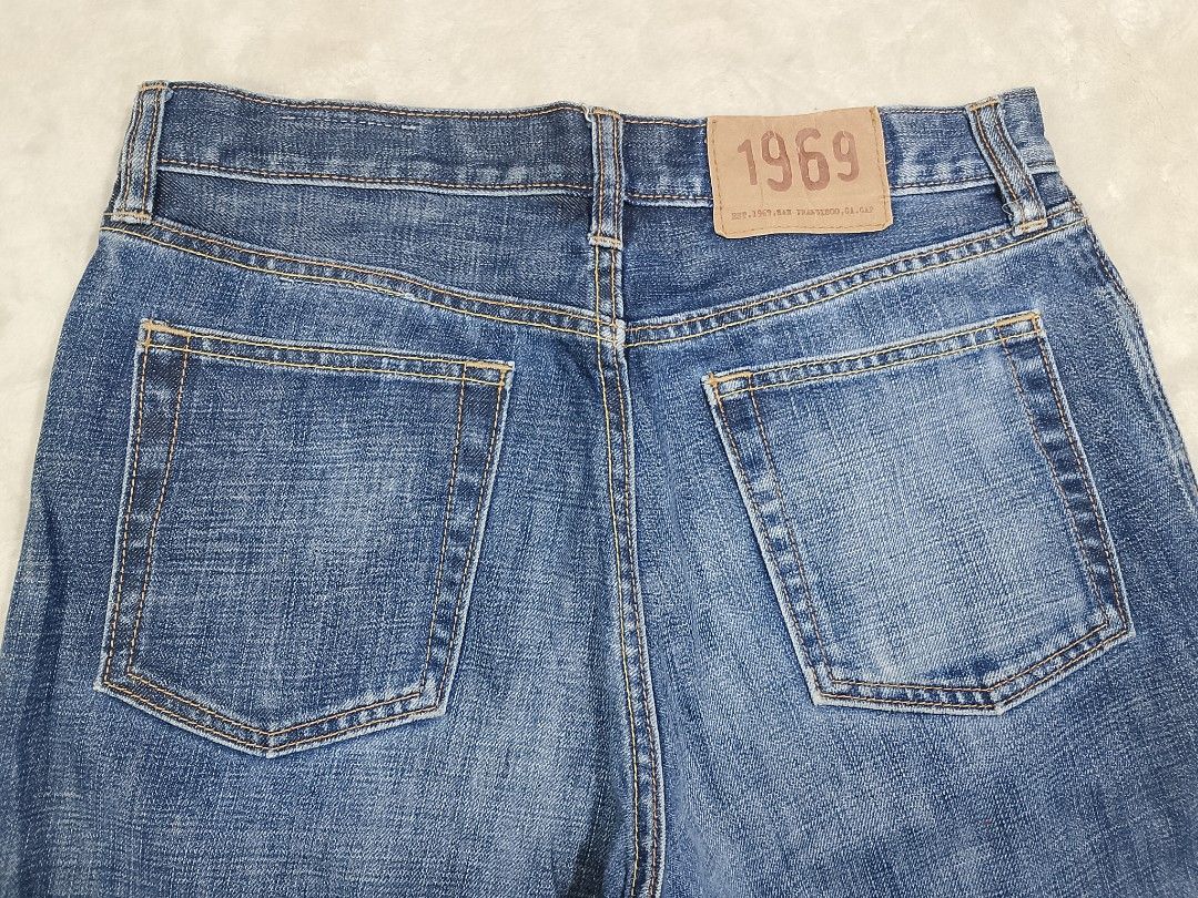 Gap Easy fit Jeans (Category: Jeans) located in Cadiz. Submitted by comradstuff (Listing ID 1398908230, Image 2). Description: Gap Easy Fit Jeans waist 31" length 43" leg opening 8.5".