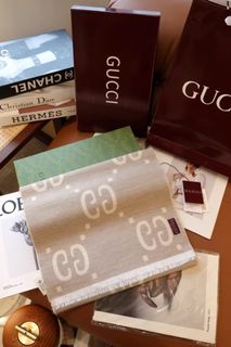 🌟官網授權商家🌟GUCCI 古馳經典大 G 圍巾，象牙白色64196896448258110
