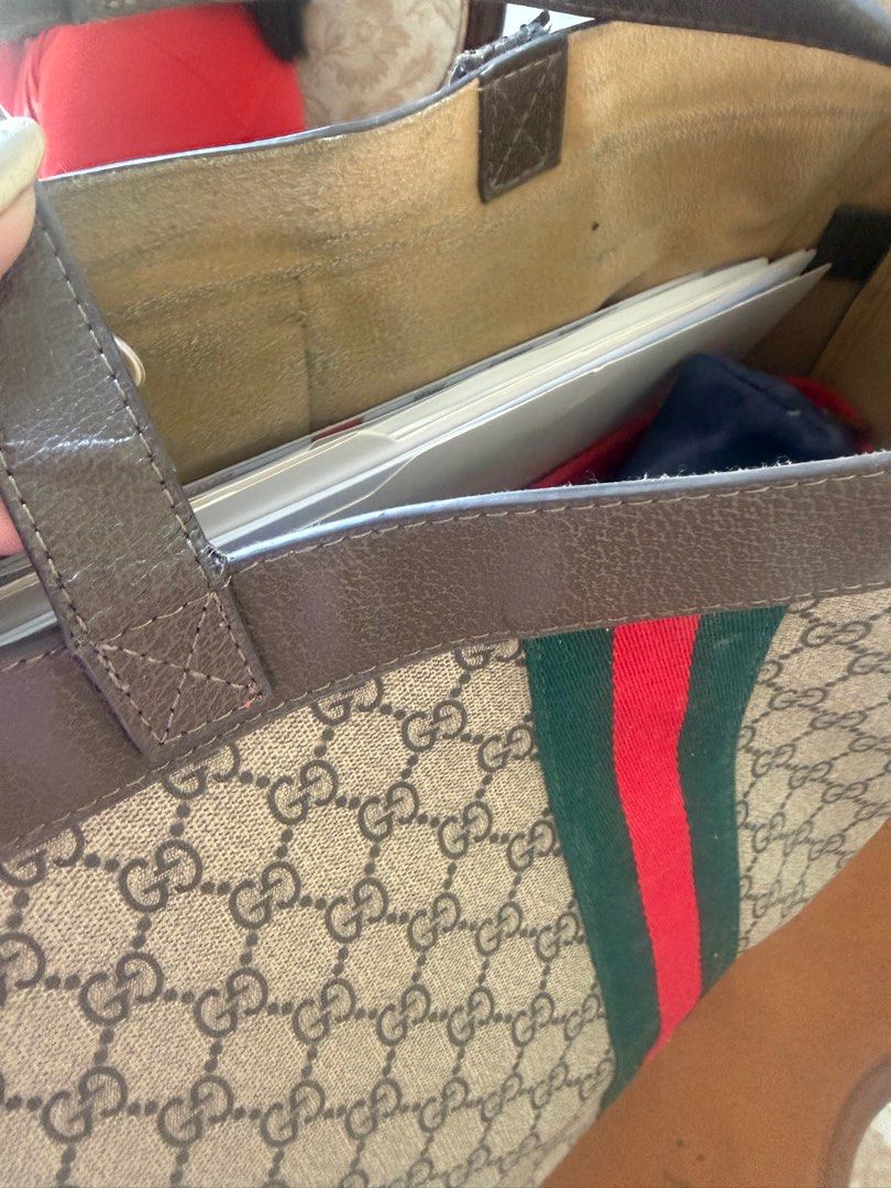 Gucci Bag (Category: Luxury Bags & Wallets) located in Cebu City. Submitted by i_van22 (Listing ID 1398982206, Image 3). Description: I bought this here also. Can carry heavy stuff. Selling very very low .
