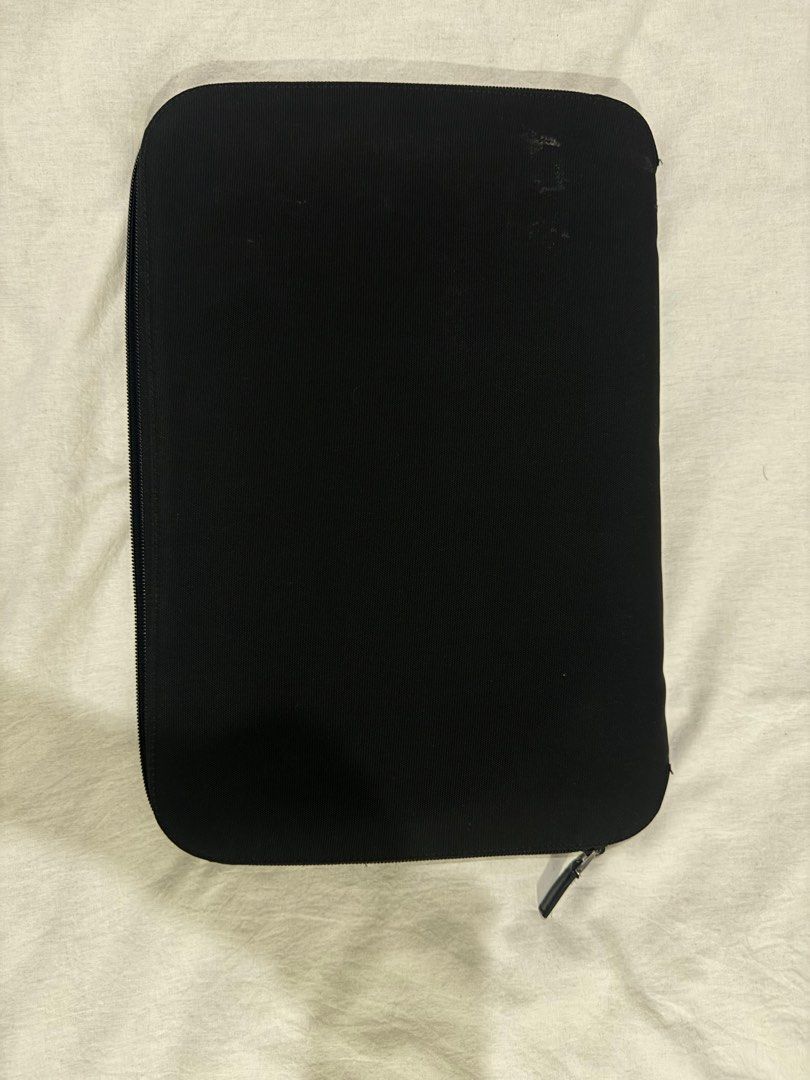 Gucci Laptop Bag (Category: Laptop Bags & Sleeves) located in Manila. Submitted by homerun71 (Listing ID 1399006840, Image 2). Description: Gucci laptop bag 13-15 inch laptop With pen and card pocket With dust bag Bought in Japan preloved luxury bag store ecoringph in Yuchengco tower BGC.