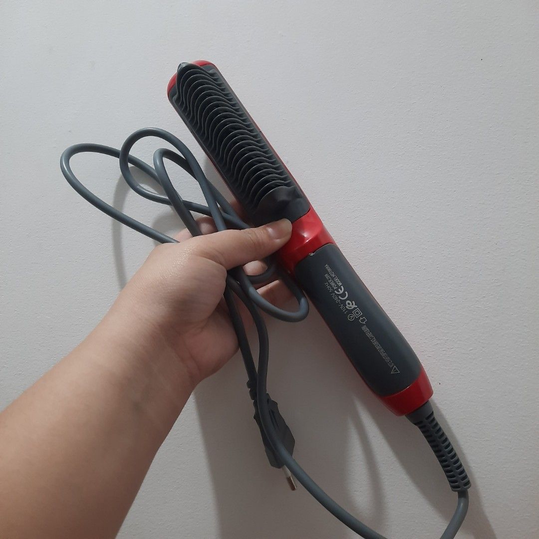 Hair Straightener Comb/Brush (Category: Hair Accessories) located in Makati City. Submitted by aremg.2021 (Listing ID 1398896661, Image 1). Description: -used twice - mas okay po to sa hair na minimal lang ang curls kasi iba pa rin po ito sa flat iron - Location: Brgy.Rizal,Taguig -Delivery via Lalamove (GCASH payment only) -Shipping fee will be shouldered by the customer.