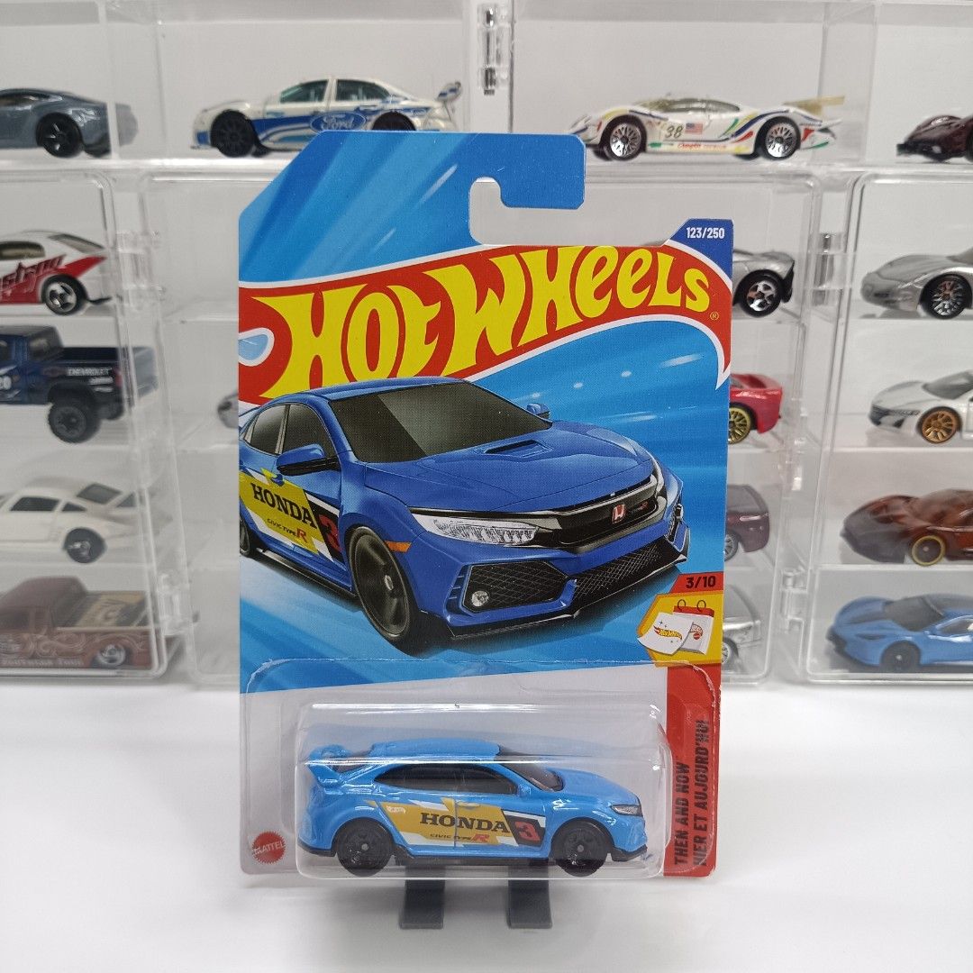 Hot Wheels Honda Civic Type R (Category: Vehicle & Diecast Models) located in Manila. Submitted by hunting_grounds.ph (Listing ID 1399013335, Image 1). Description: 2018 Hot Wheels Honda Civic Type R Mint - 170 Mint - 170 W J-hook crease -150 Take all for 450 Add 30 pesos for Case protector Payment: Gcash/Maya/Cash (meetup) Shipping: LBC/Lalamove (booked and shouldered by the buyer) Meetup: Makati or Parañaque Area only (preferred on the location