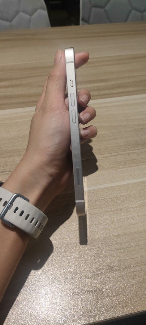 Iphone 13 256gb (Category: iPhone 13 Series) located in Antipolo. Submitted by aprililing (Listing ID 1398882749, Image 3). Description: Iphone 13 256gb 98% battery health 1.3 years old All parts are original Good as new First owner, lady owned Spare phone lang po, ginagamit lang as camera Comes with box and charger.