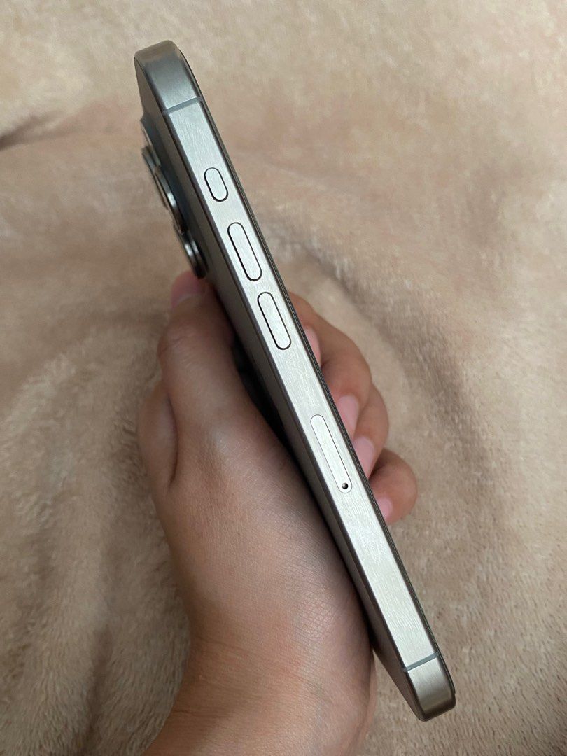 Iphone 15 pro (Category: iPhone 15 Series) located in Masinloc. Submitted by hahdi_31 (Listing ID 1398872874, Image 3). Description: Iphone 15 pro 128gb 88% batt health no dents comes with free cases Smartlocked Smart purchased with receipt & box first used July 2024 negotiable pa for sure buyer rfs: upgrade.