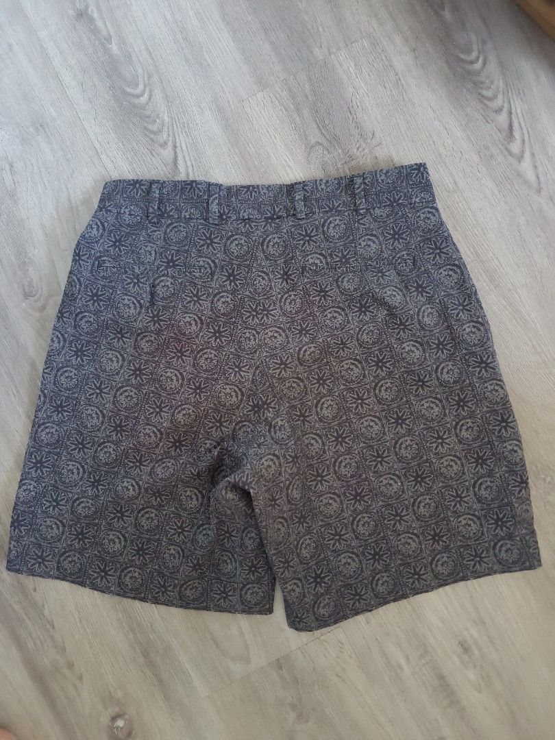 Komatsu Grey Shorts (Category: Shorts) located in Singapore. Submitted by guybuysnsells (Listing ID 1398925508, Image 2). Description: - Made in Japan - Stylish grey shorts - Unique pattern - Button closure - Pockets - Perfect for casual wear.