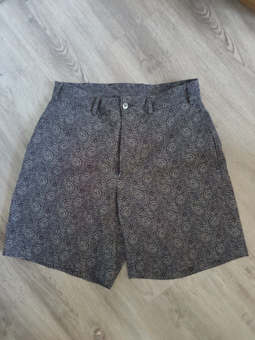 Komatsu Grey Shorts (Category: Shorts) located in Singapore. Submitted by guybuysnsells (Listing ID 1398925508, Image 1). Description: - Made in Japan - Stylish grey shorts - Unique pattern - Button closure - Pockets - Perfect for casual wear.