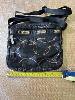 LeSportsac 黑色圓環斜背包64196077366019110