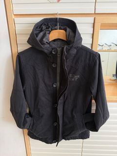 Levi’s 薄棉褸（45x100x64cm)干淨完整，清衣櫃64194530876673110