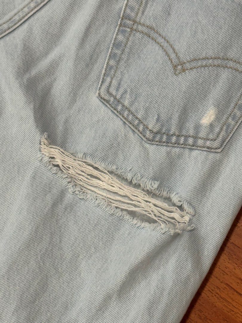 Levis 94 SilverTab Baggy Jeans (Category: Jeans) located in Cavite. Submitted by luisascloset_ (Listing ID 1398972019, Image 2). Description: Size 26.