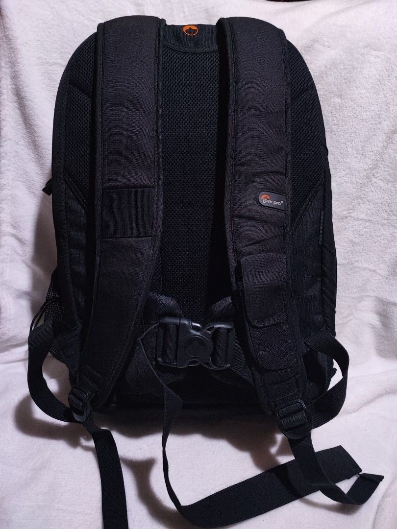 Lowepro Fastpack 250 camera bag (Category: Camera Bags & Carriers) located in Baguio. Submitted by jayrgijc52758 (Listing ID 1398982589, Image 2). Description: Lowepro Fastpack 250 Excellent condition With camera dividers 1800.