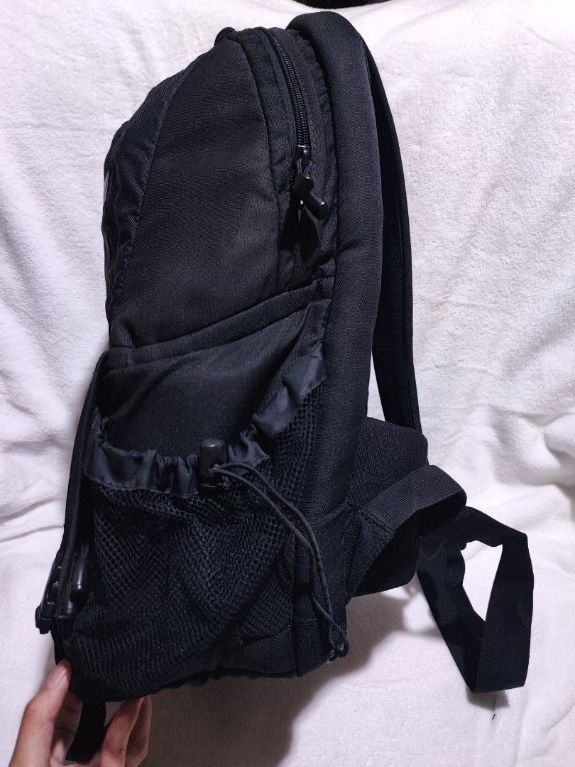 Lowepro Fastpack 250 camera bag (Category: Camera Bags & Carriers) located in Baguio. Submitted by jayrgijc52758 (Listing ID 1398982589, Image 3). Description: Lowepro Fastpack 250 Excellent condition With camera dividers 1800.