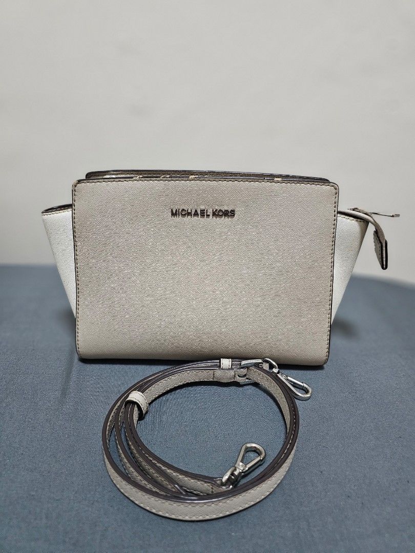 Michael Kors Selma Crossbody Bag (Category: Cross-body Bags) located in Cebu City. Submitted by bambam10 (Listing ID 1398975099, Image 1). Description: Selling low Has flaws.
