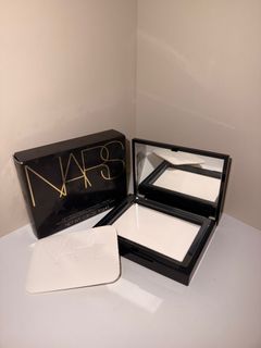 Nars 裸光透明蜜粉餅 / 正方形化妝鏡64204534795778110