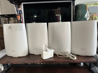 NETGEAR Orbi WiFi 路由器（RBR50v2母機x1 RBS50v2子機x1 RBS50子機x2 火牛x1)64200590593283110