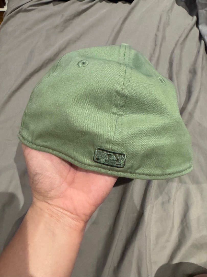 New era cap (Category: Caps & Hats) located in Manila. Submitted by seerr02 (Listing ID 1399020012, Image 3). Description: only used twice .