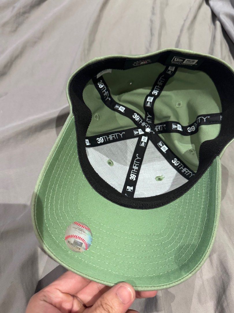 New era cap (Category: Caps & Hats) located in Manila. Submitted by seerr02 (Listing ID 1399020012, Image 2). Description: only used twice .