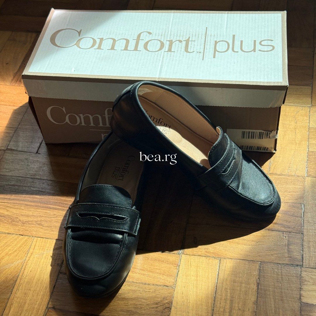 Payless Comfort Plus Dana Loafers - Black (Category: Loafers) located in Pasig City. Submitted by bea.rg (Listing ID 1398877006, Image 2). Description: Super tibay loafers from Payless! Best if you have slim feet. No flaws but well used based from its condition. - Color: Black - Size: 5.5 US - Originally priced Php 1,450 in LazMall Features: - Classic penny loafer style - Includes original box RFS: Declutterring ❕Payment prior to shipping policy 
