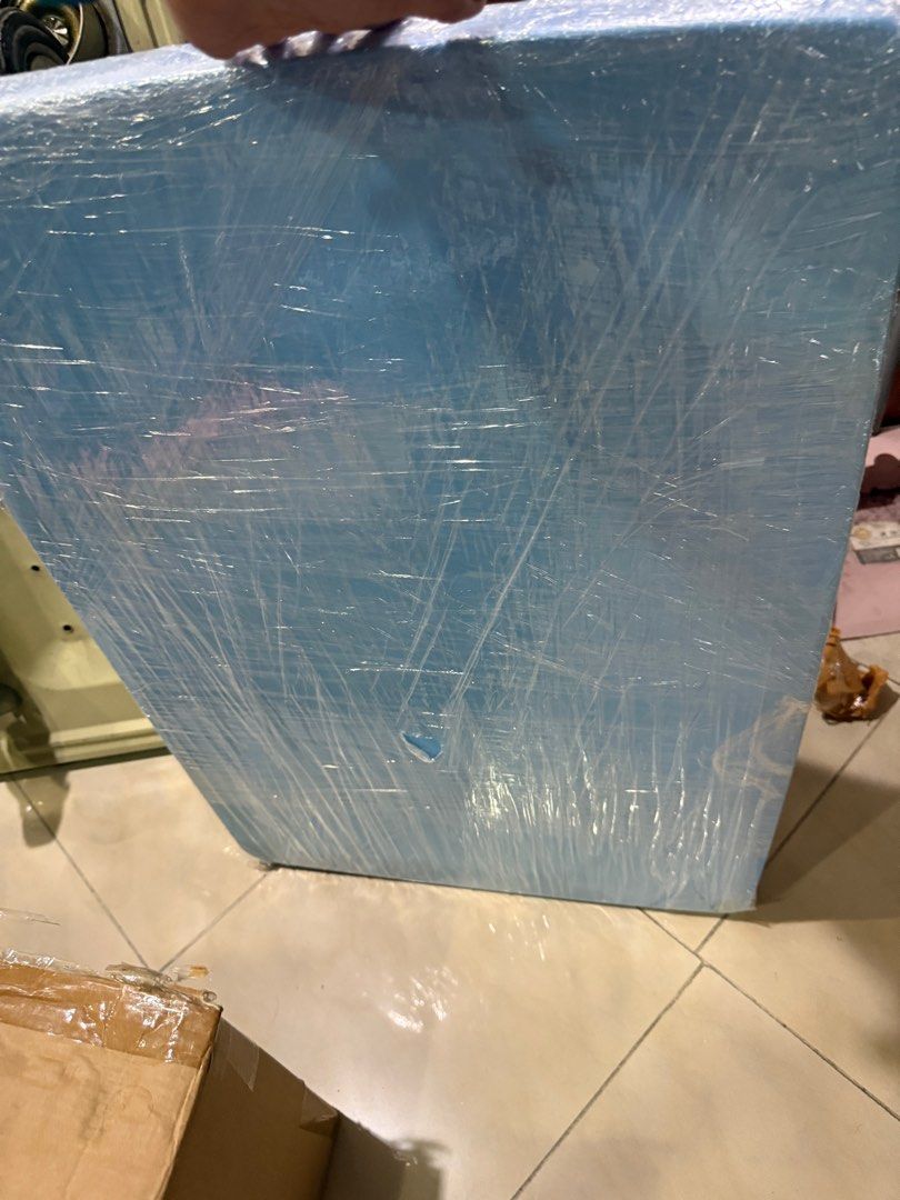 PLASTIC TABLE (Category: Tables & Sets) located in Singapore. Submitted by noviemandich (Listing ID 1398994540, Image 1). Description: sturdy plastic table. legs can be taken out.