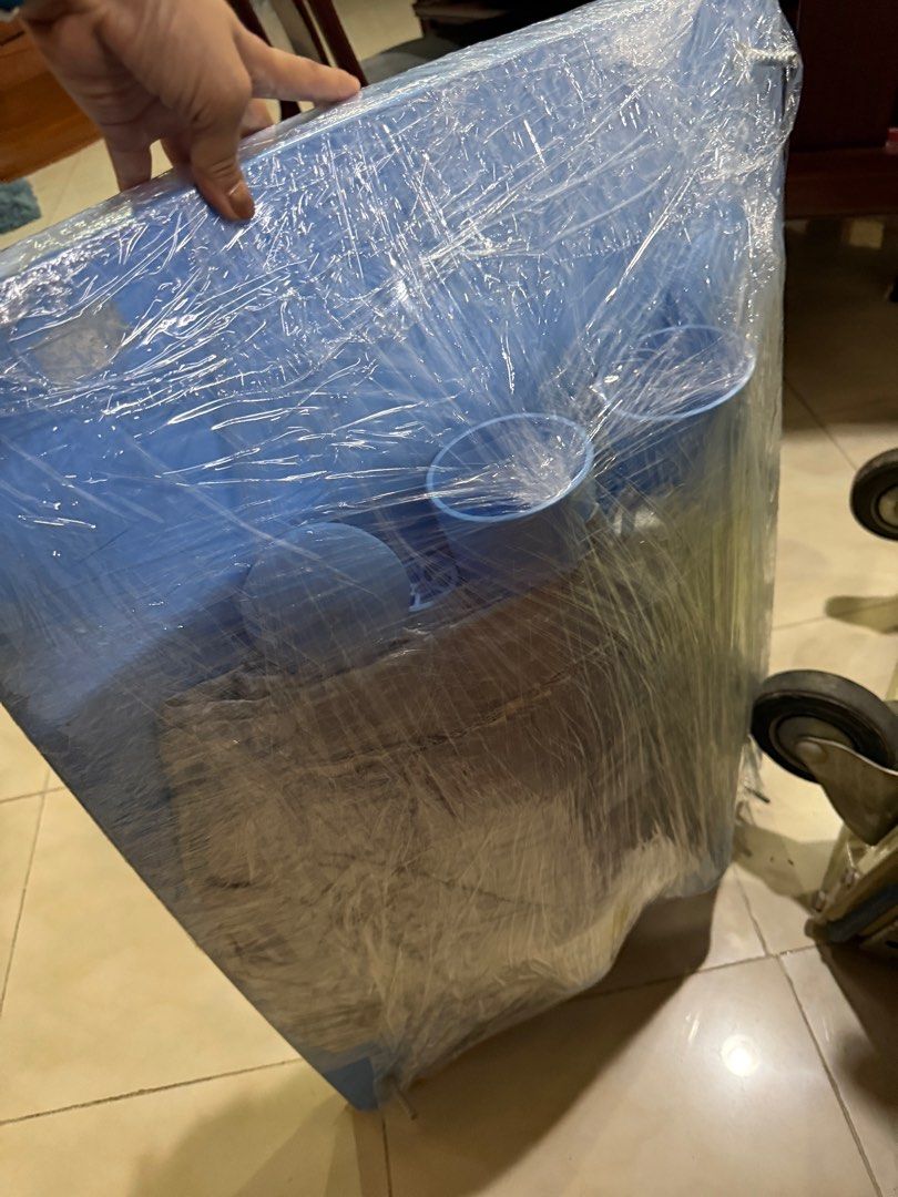 PLASTIC TABLE (Category: Tables & Sets) located in Singapore. Submitted by noviemandich (Listing ID 1398994540, Image 2). Description: sturdy plastic table. legs can be taken out.