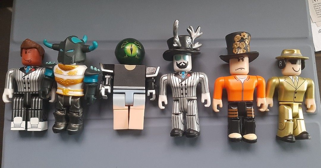 ROBLOX FIGURES (Category: Figurines & Statues) located in Valenzuela. Submitted by havenstoybarn_ (Listing ID 1398910676, Image 1). Description: original roblox figures for take all only. one fig loose leg but over all goods.
