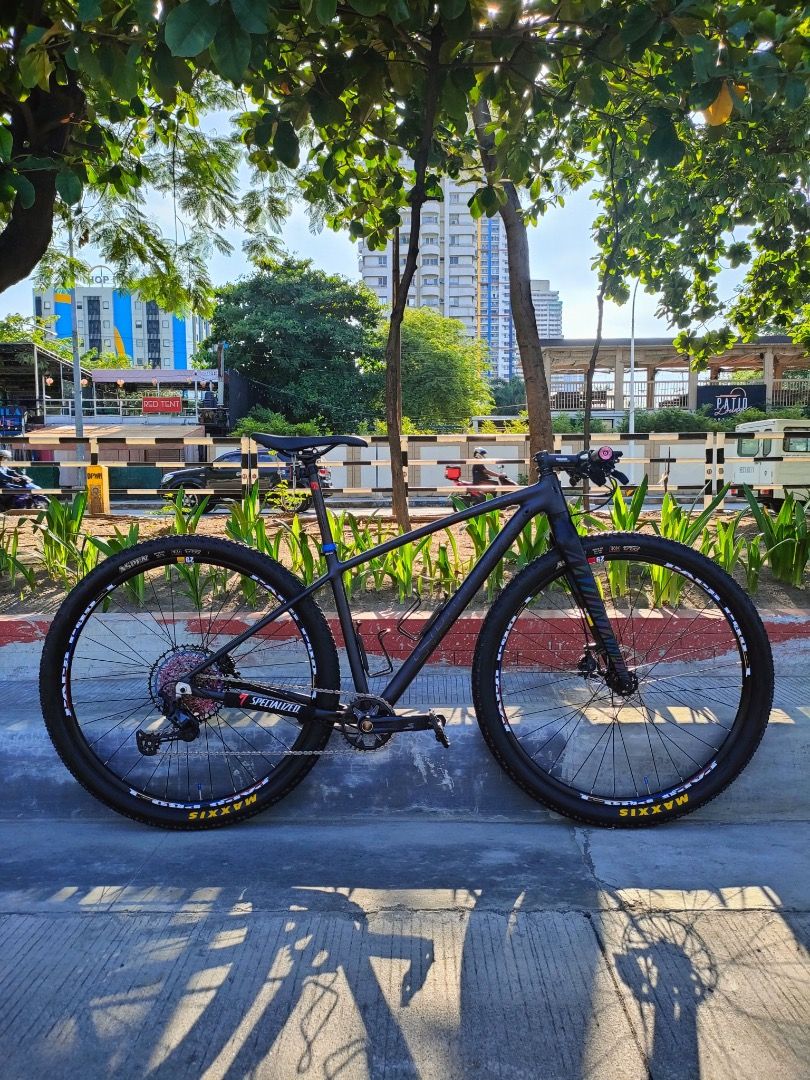 Saturn Janus 3.0 29er (Category: Bicycles) located in Caloocan City. Submitted by john.doe015 (Listing ID 1398964705, Image 3). Description: Saturn Janus 3.0 (29er) Size 17 For Sale only no swap ₱38,500 (Negotiable if sure buyer) NO ISSUE and build ko siya last July 2024 project bike ko siya 🔥Specifications: -Frame: Saturn Janus 29er Size 17 Thru Axle or Quick Release -6061 Alloy -Tapered -Matte Black Color 🔥Cockpit: -Kocevlo Carbon flat Handle