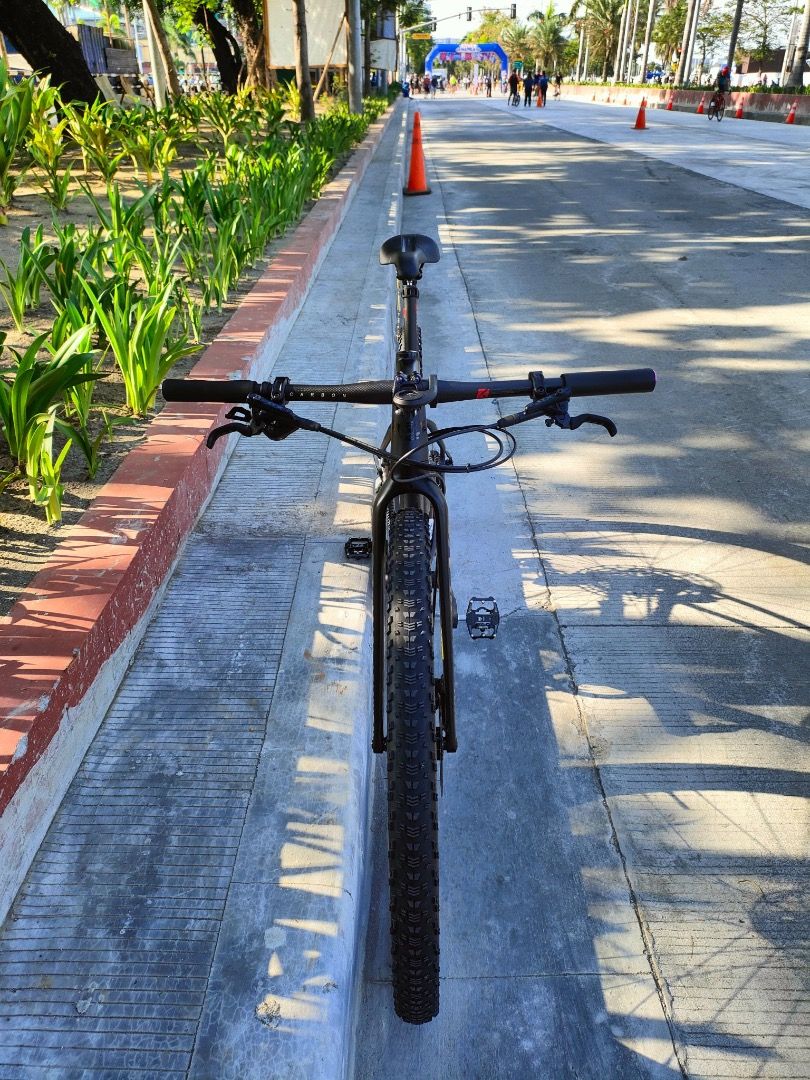 Saturn Janus 3.0 29er (Category: Bicycles) located in Caloocan City. Submitted by john.doe015 (Listing ID 1398964705, Image 2). Description: Saturn Janus 3.0 (29er) Size 17 For Sale only no swap ₱38,500 (Negotiable if sure buyer) NO ISSUE and build ko siya last July 2024 project bike ko siya 🔥Specifications: -Frame: Saturn Janus 29er Size 17 Thru Axle or Quick Release -6061 Alloy -Tapered -Matte Black Color 🔥Cockpit: -Kocevlo Carbon flat Handle