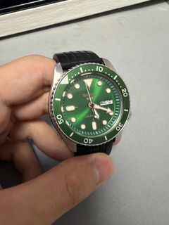 Seiko 5 Sports 綠色錶盤手錶64201237995138110