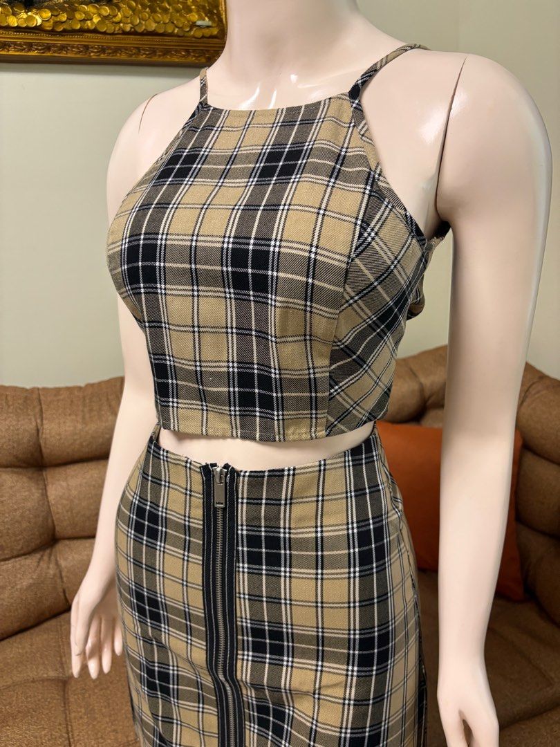 Stradivarius plaid coordinates (Category: Sets or Coordinates) located in Barugo. Submitted by green.trendsetter (Listing ID 1398876204, Image 2). Description: Closet clear-out!✨ Well-loved pieces looking for a new home 💕 Rfs: moving abroad.