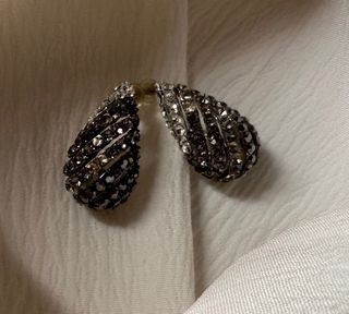 Stylish Elegant Glossy Black Rhjnestones Earrings 高貴亮黑閃石耳環64203548089985110