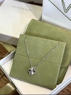 💓Van Cleef & Arpels white gold laser clover necklace💓64196896248833110